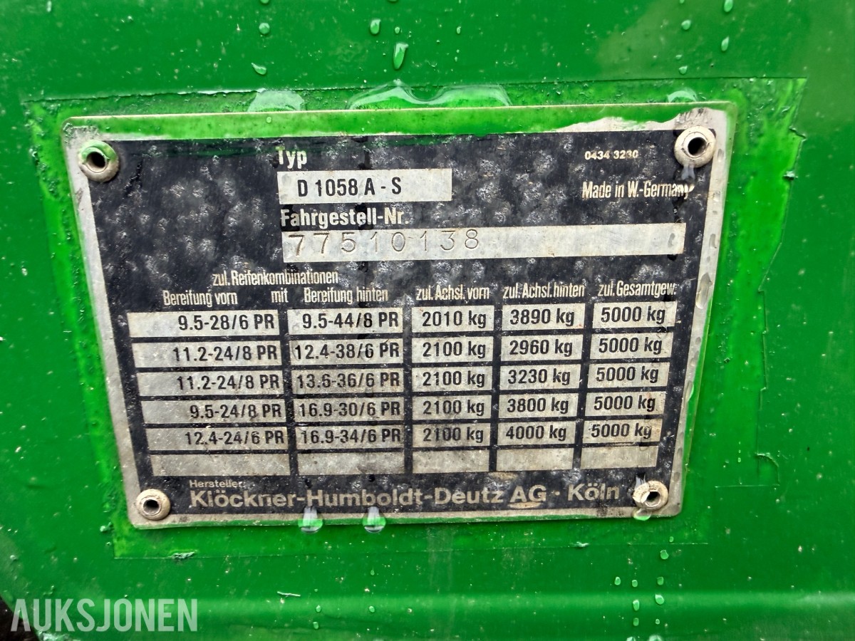 Deutz Fahr D7007 CH Traktor, frontlaster, rundballespyd, 2x skuffer