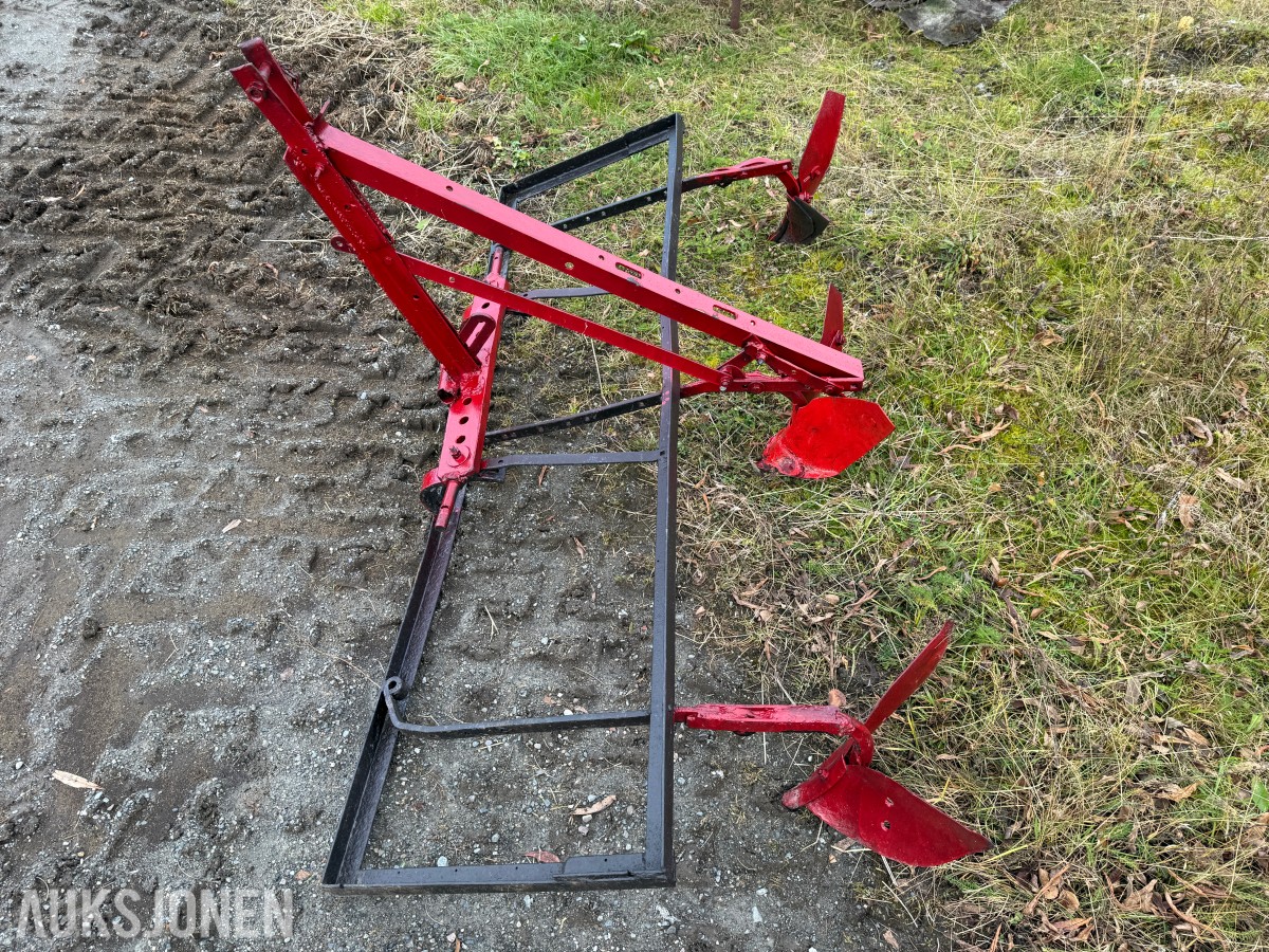 Deutz Fahr D7007 CH Traktor, snøfres, rundballespyd, 2x skuffer, plog/pløyer