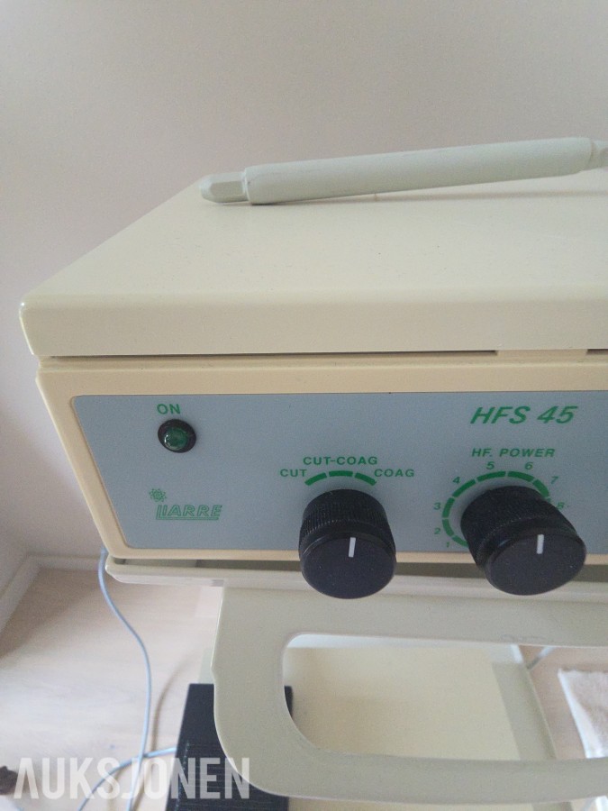 LIARRE HFS 45 HØYFREKVENT ELEKTROKIRURGISK APPARAT MED STATIV OG FOTPEDAL