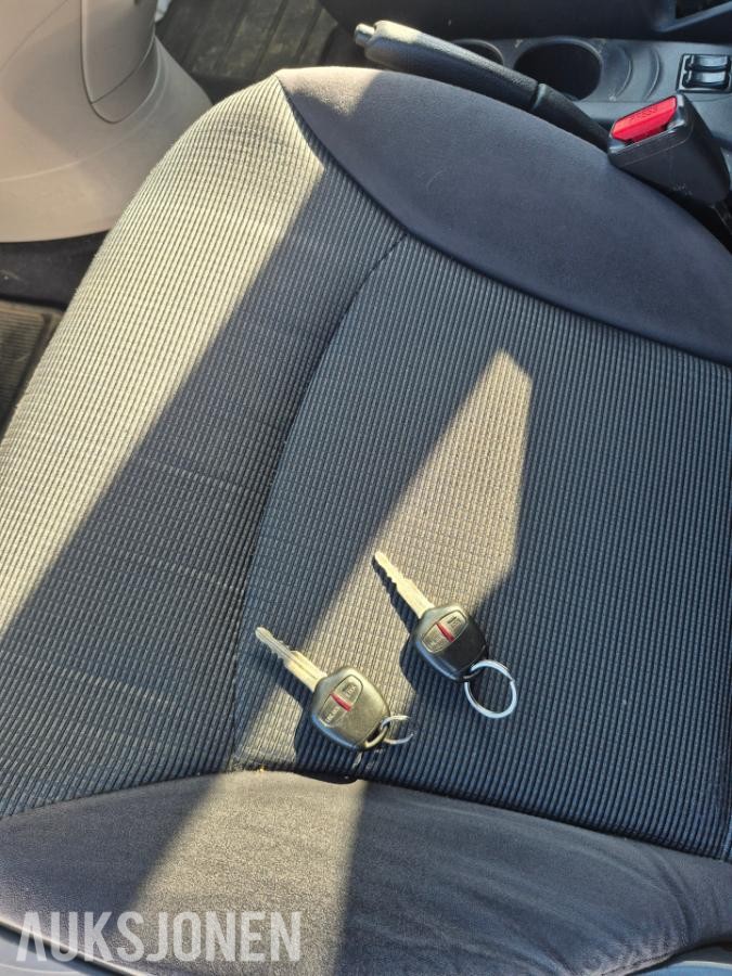 2006 Mitsubishi Grandis 2.4 165hk automat cruisekontroll s+v dekk