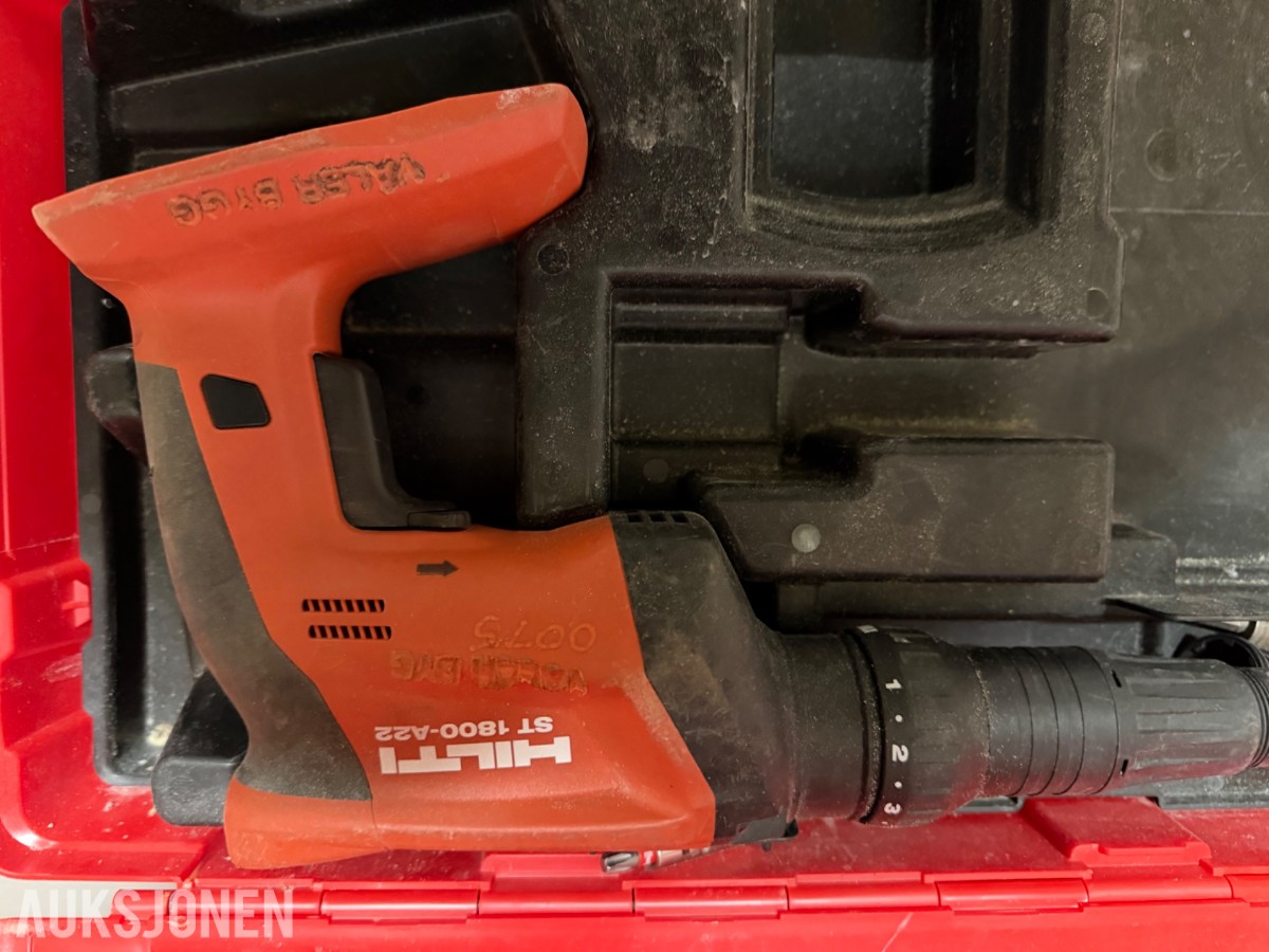 Hilti batteriverktøy. Drill, sirkelsag, bajonettsag og skrumaskin. 22 volt. 