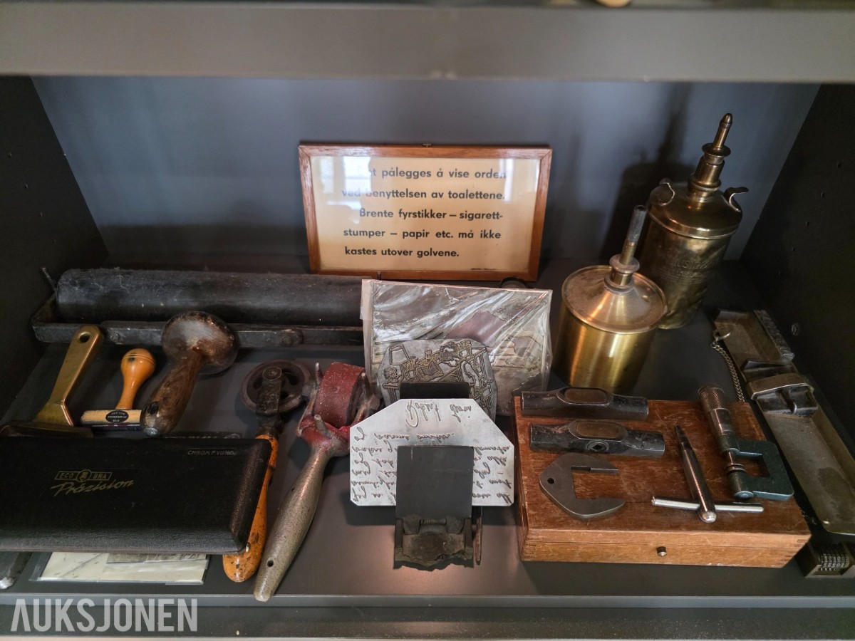 Eldre grafisk utstyr  Fra museum/utstilling selges samlet