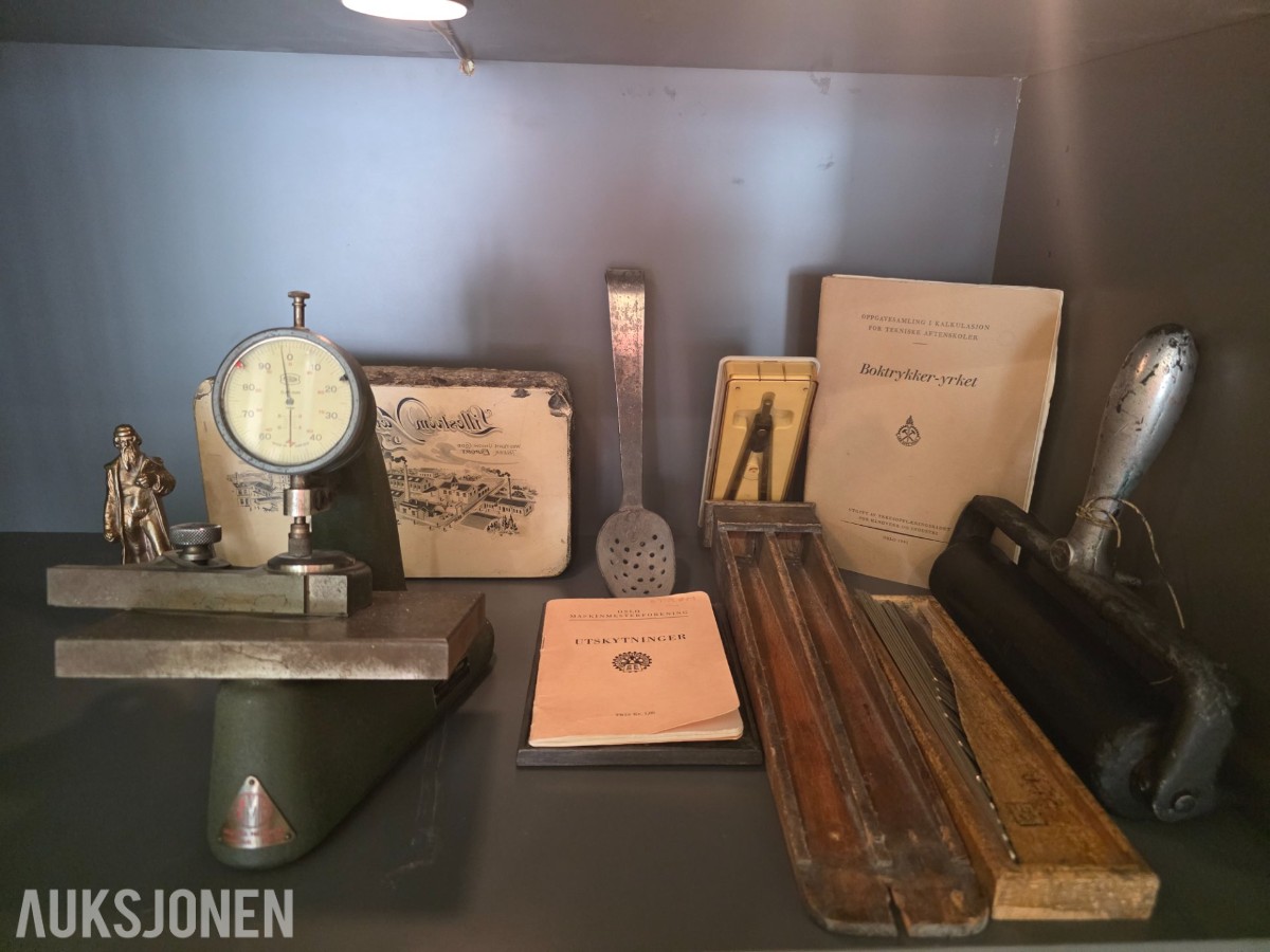 Eldre grafisk utstyr  Fra museum/utstilling selges samlet