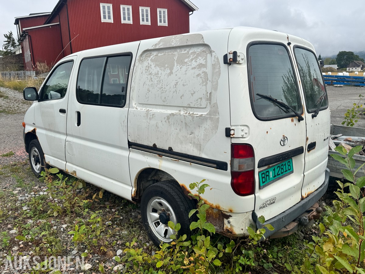 2005 Toyota HIACE 2.5-102 D 4WD - ca. 205 000km