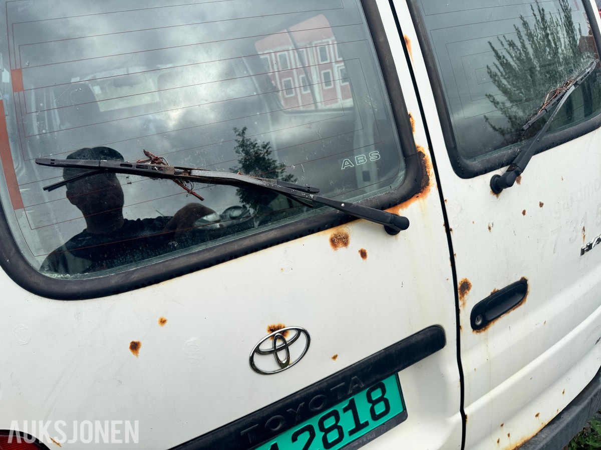 2005 Toyota HIACE 2.5-102 D 4WD - ca. 205 000km