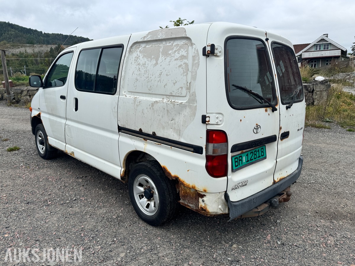 2005 Toyota HIACE 2.5-102 D 4WD - 215 525km
