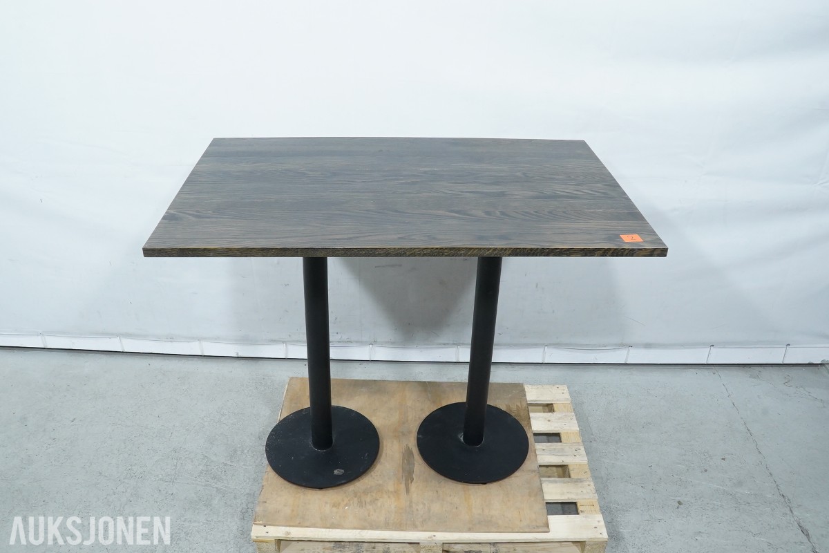 3 ståbord og 8 TON barstoler