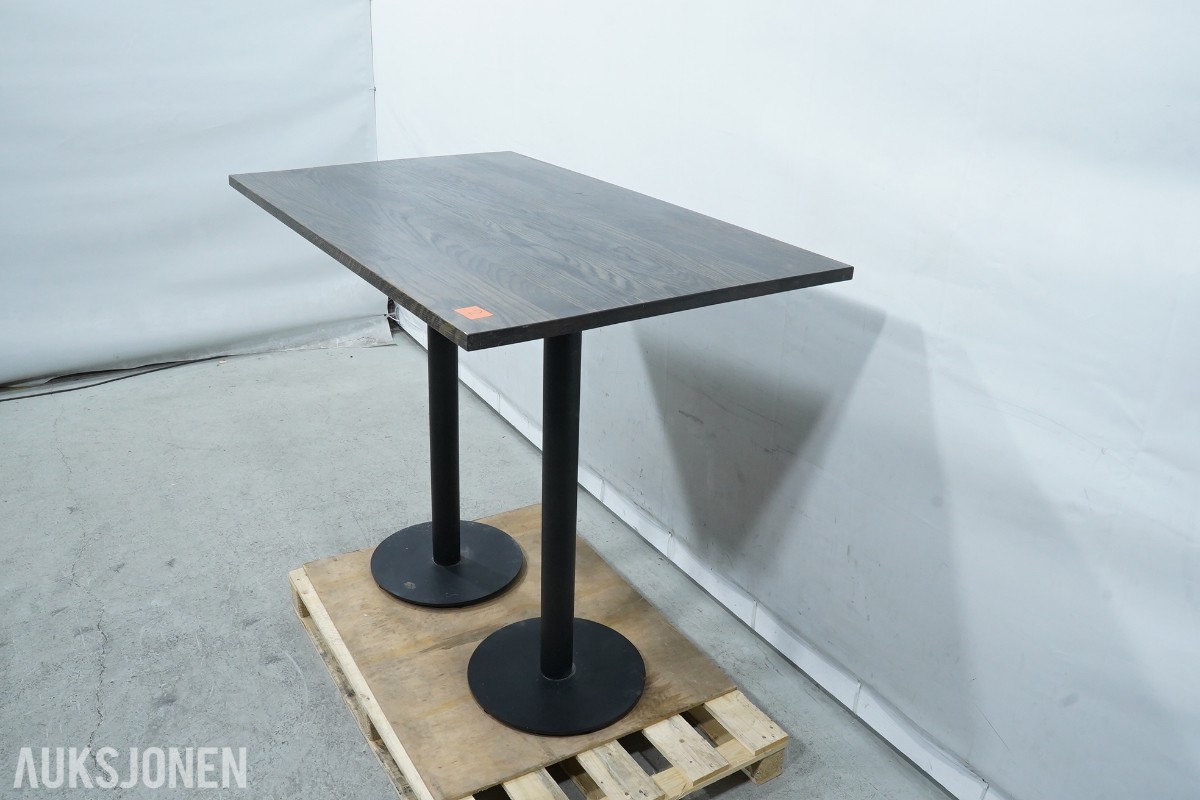 3 ståbord og 8 TON barstoler