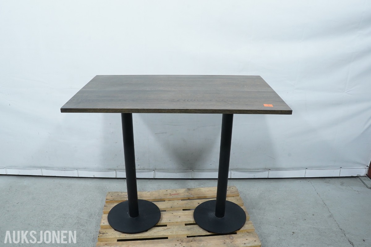 3 ståbord og 8 TON barstoler