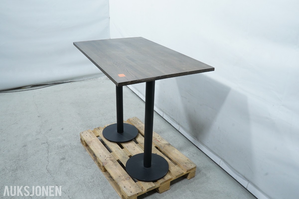 3 ståbord og 8 TON barstoler