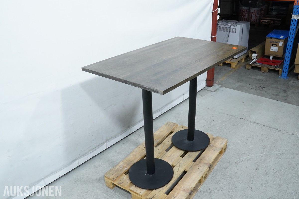 3 ståbord og 8 TON barstoler