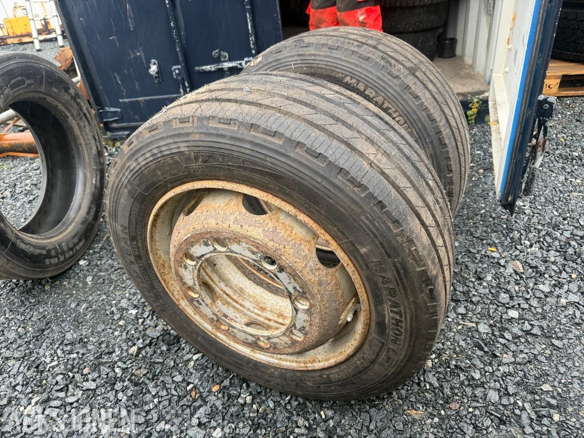 2 stk. Goodyear 295/55 R22.5 på felg