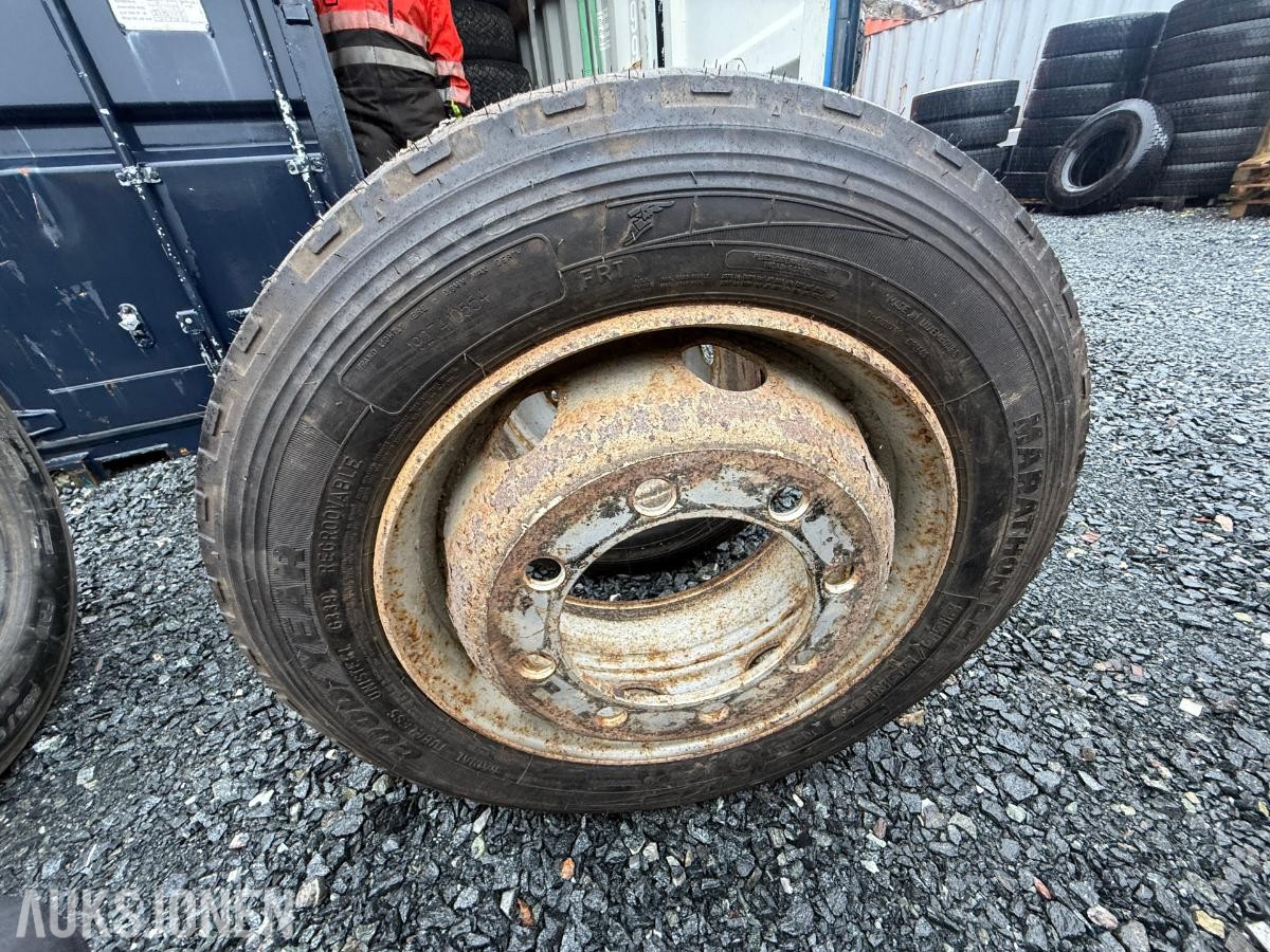 2 stk. Goodyear 295/55 R22.5 på felg