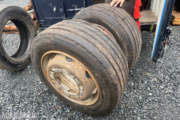 2 stk. Goodyear 295/55 R22.5 på felg