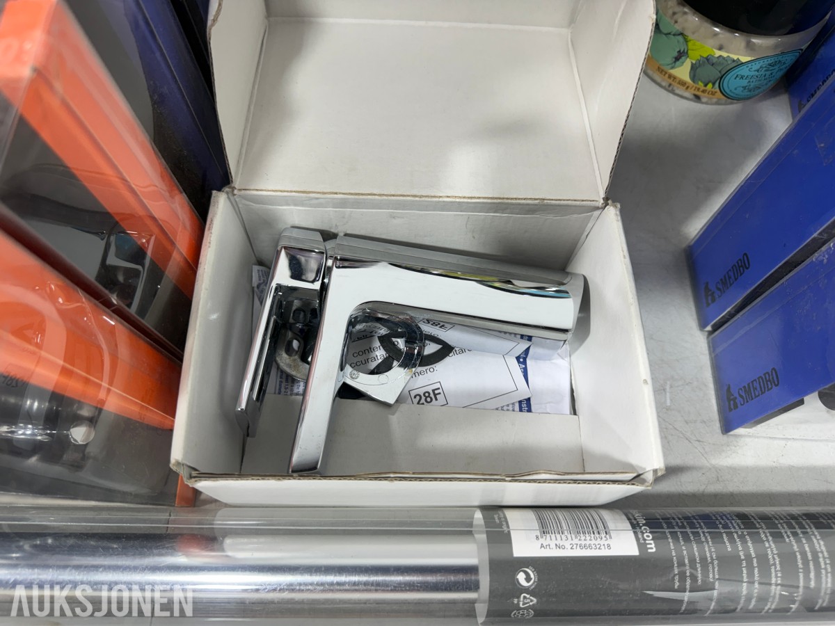 Parti med baderomsutstyr – Smedbo, Bademiljø, Sealskin ++