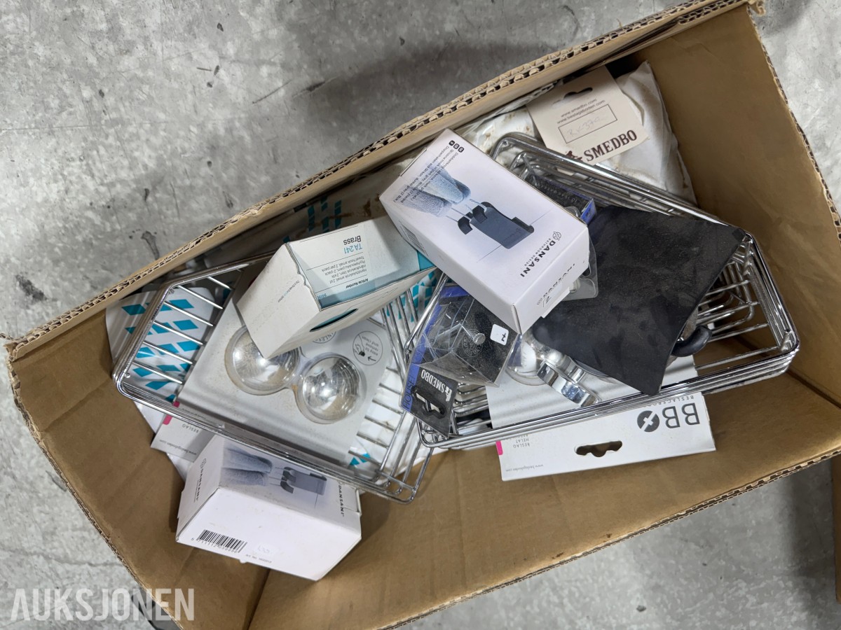 Parti med baderomsutstyr – Smedbo, Bademiljø, Sealskin ++