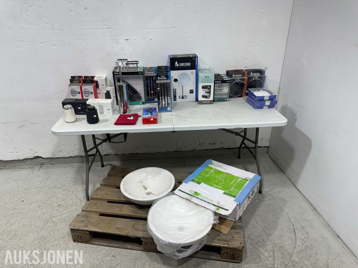 Parti med baderomsutstyr – Smedbo, Tiger, Sealskin, Zone og Bathco