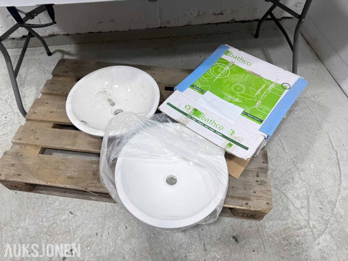 Parti med baderomsutstyr – Smedbo, Tiger, Sealskin, Zone og Bathco