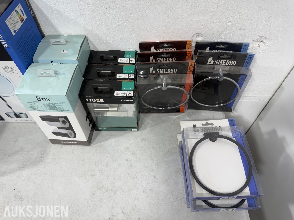 Parti med baderomsutstyr – Smedbo, Tiger, Sealskin, Zone og Bathco