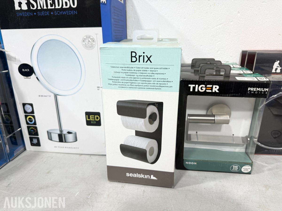 Parti med baderomsutstyr – Smedbo, Tiger, Sealskin, Zone og Bathco