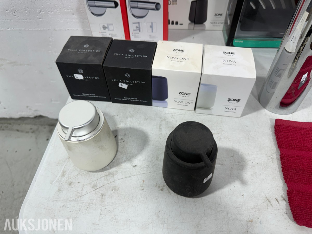 Parti med baderomsutstyr – Smedbo, Tiger, Sealskin, Zone og Bathco