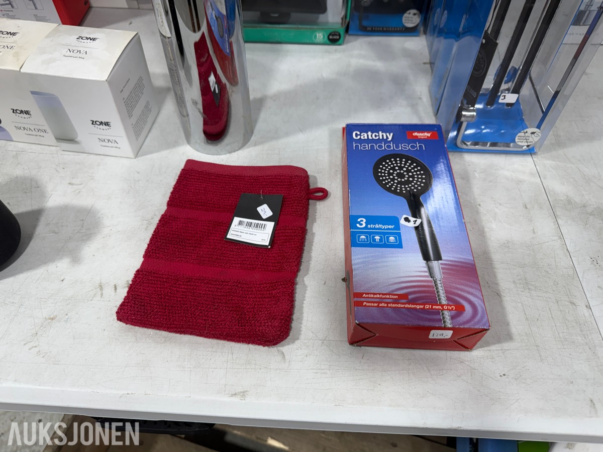 Parti med baderomsutstyr – Smedbo, Tiger, Sealskin, Zone og Bathco