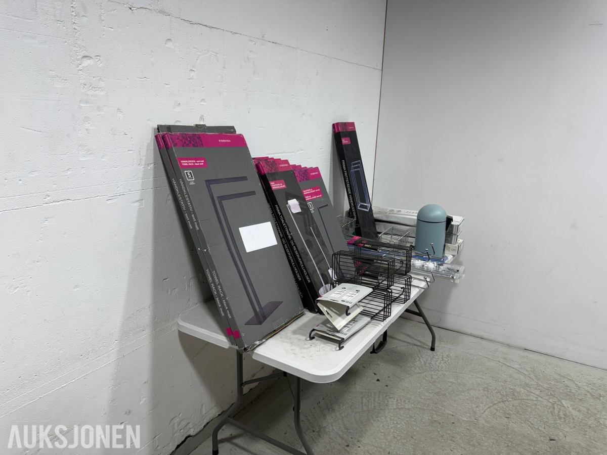 Parti med baderomsutstyr – Esbada, Hansgrohe, Smedbo og Sealskin