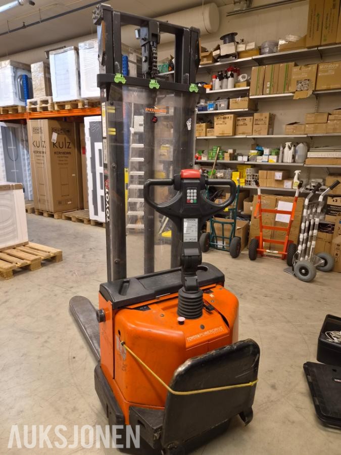 2004 Toyota Pallestabler 7SM10