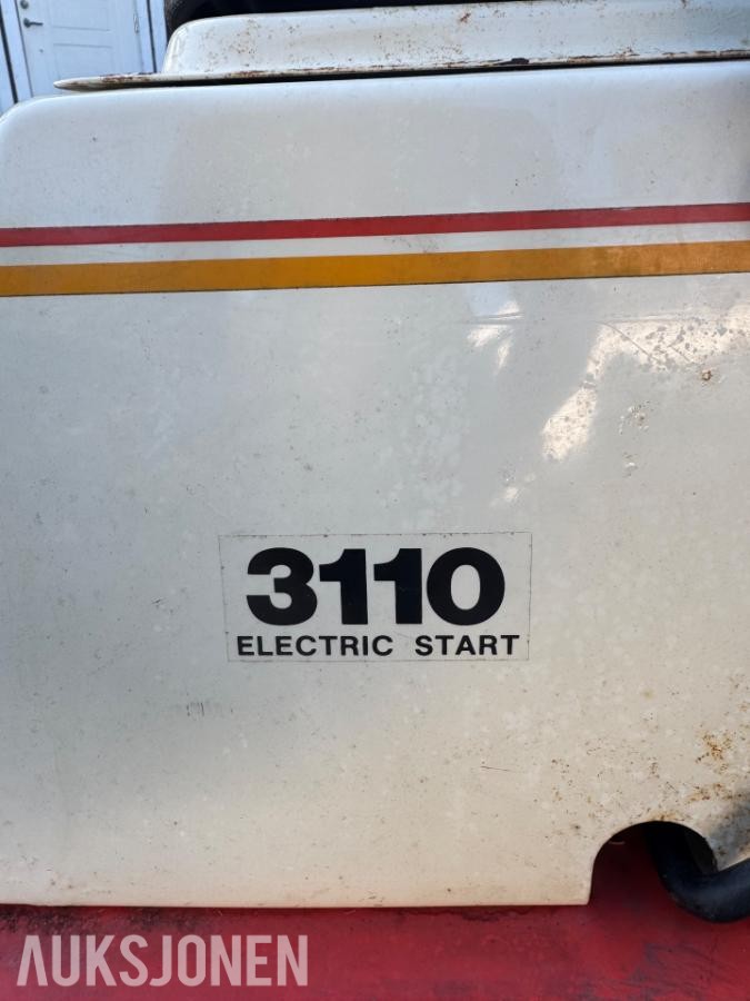 1989 Simplicity 3110 sitteklipper