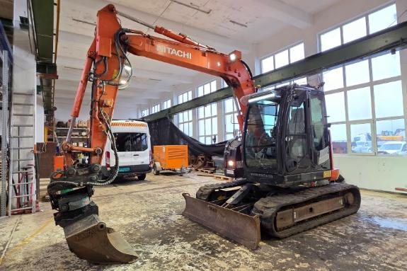 2018 Hitachi ZX85US-5A gravemaskin - 4 290 timer tiltrotator pusseskuff sentralsmøring sertifisert til 01.27