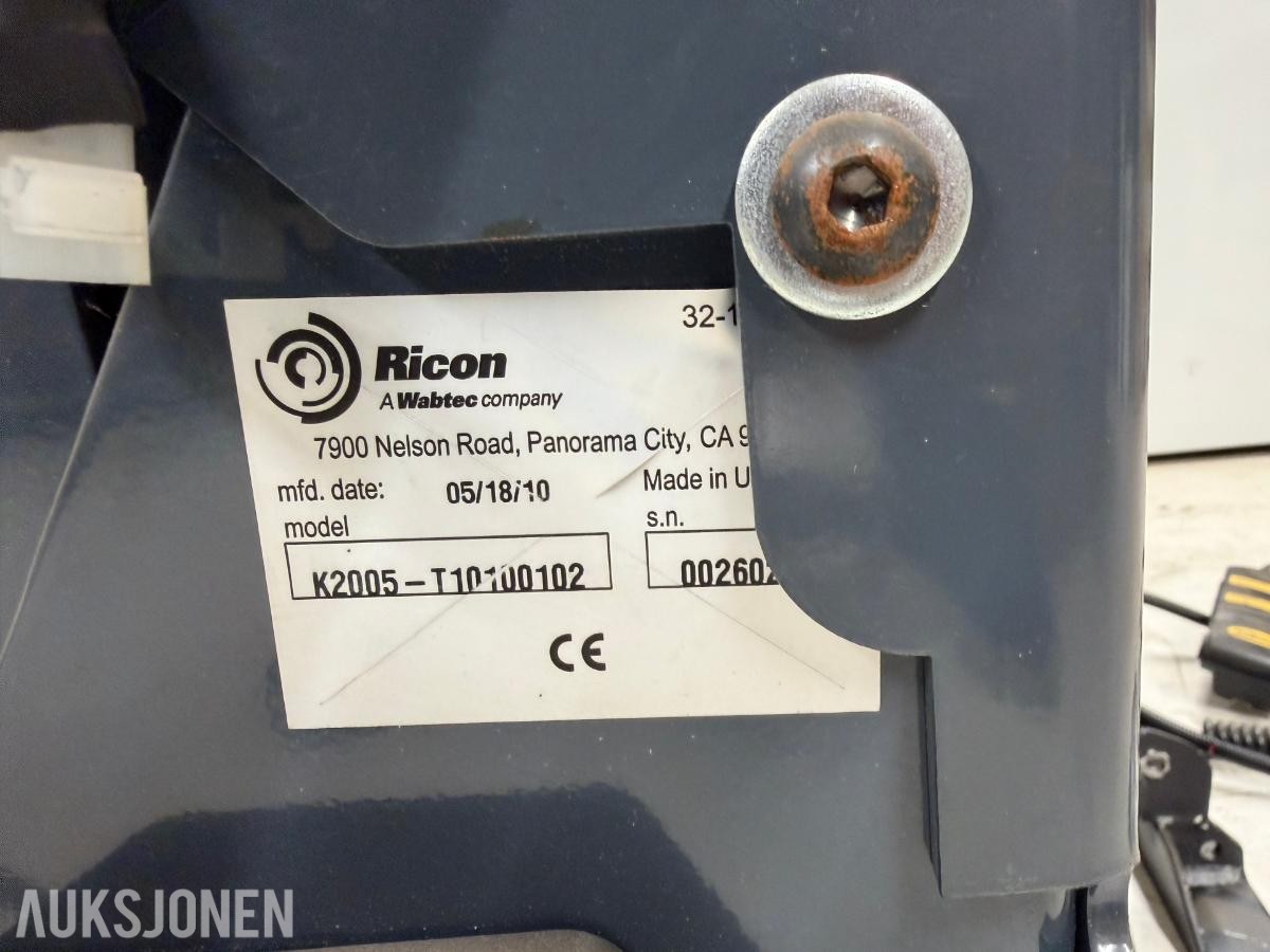 Ricon RD02700  elektrisk rullestolheis med automatisk døråpner 