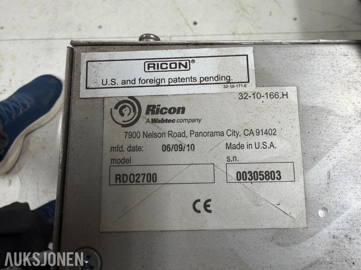 Ricon RD02700  elektrisk rullestolheis med automatisk døråpner 