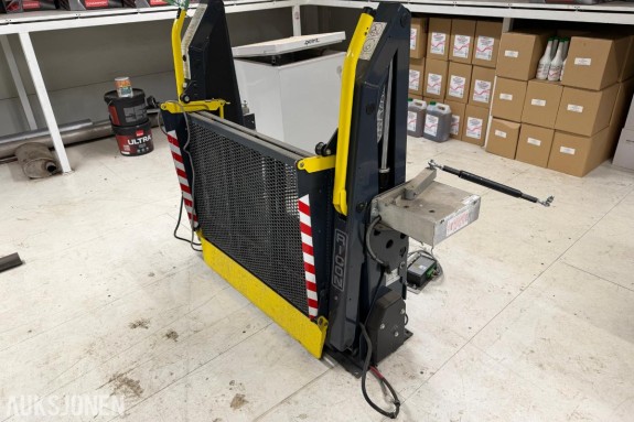 Ricon RD02700  elektrisk rullestolheis med automatisk døråpner 