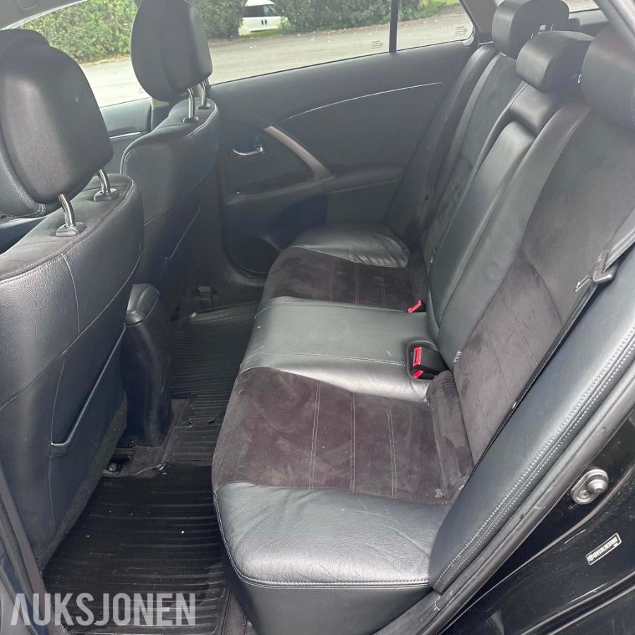 2012 Toyota Avensis 1.8 147 hk Automat Executive Ryggekamera Hengerfeste
