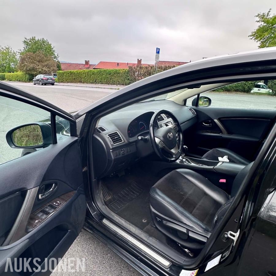 2012 Toyota Avensis 1.8 147 hk Automat Executive Ryggekamera Hengerfeste