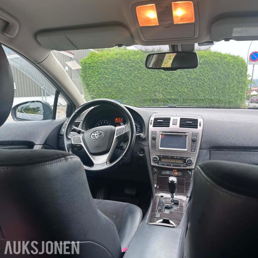 2012 Toyota Avensis 1.8 147 hk Automat Executive Ryggekamera Hengerfeste