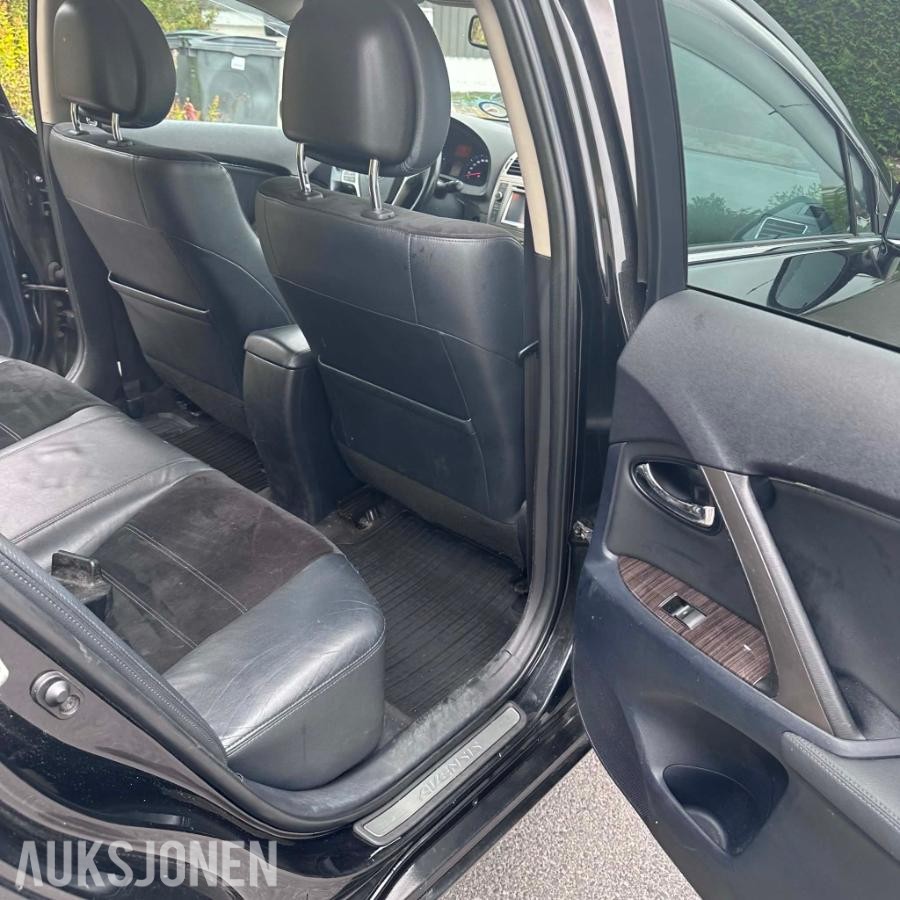 2012 Toyota Avensis 1.8 147 hk Automat Executive Ryggekamera Hengerfeste
