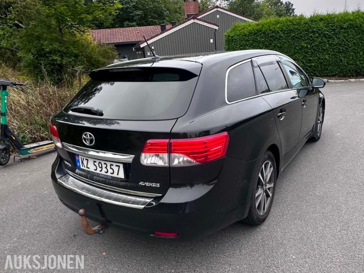 2012 Toyota Avensis 1.8 147 hk Automat Executive Ryggekamera Hengerfeste