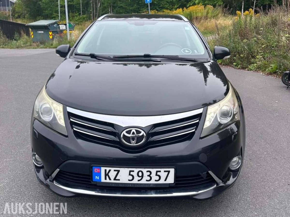 2012 Toyota Avensis 1.8 147 hk Automat Executive Ryggekamera Hengerfeste