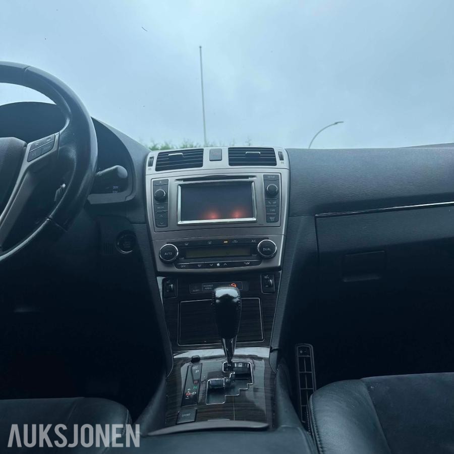 2012 Toyota Avensis 1.8 147 hk Automat Executive Ryggekamera Hengerfeste