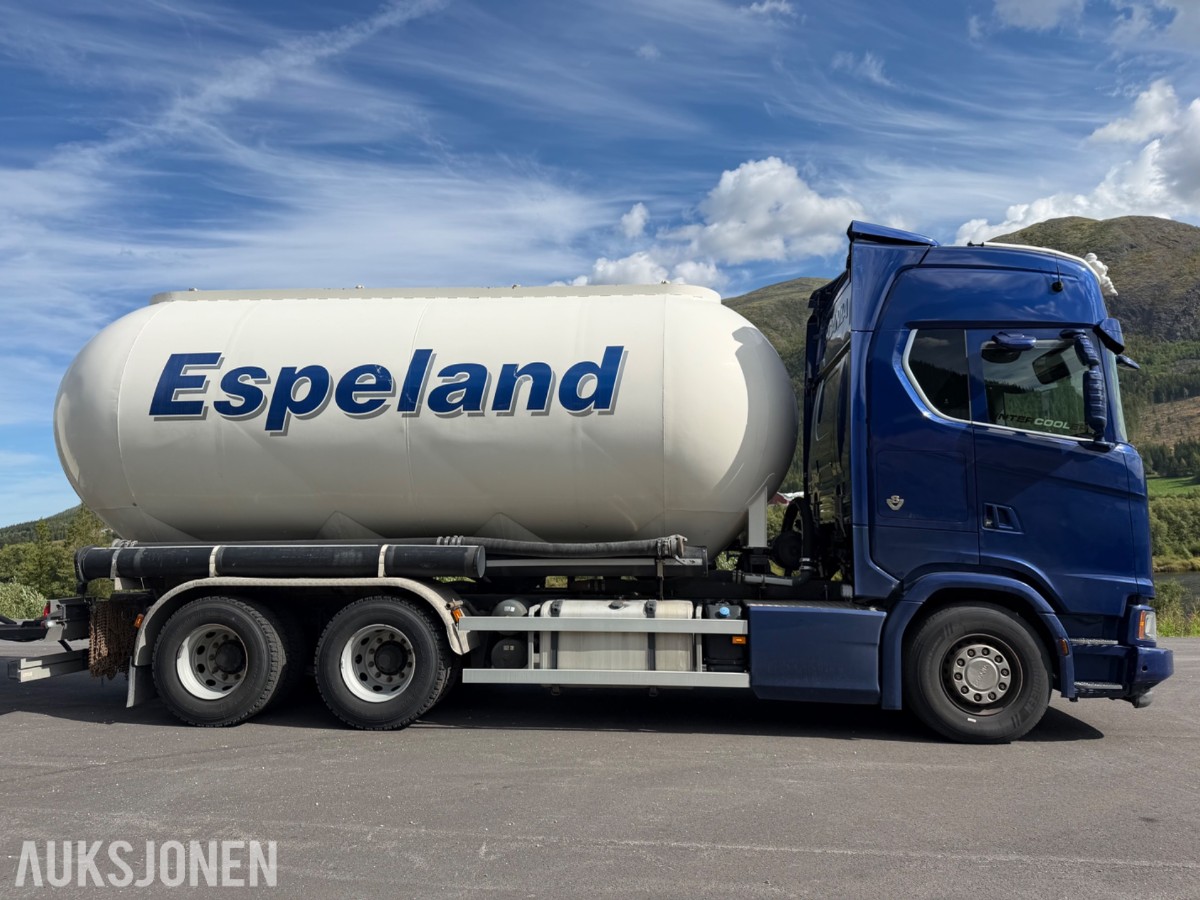 Scania S 650 6x4 bulk m/4 akslet bulkslep, Euro 6T, Helluft, 