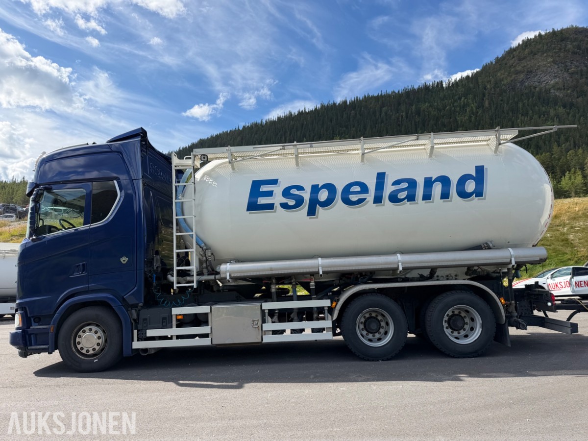 Scania S 650 6x4 bulk m/4 akslet bulkslep, Euro 6T, Helluft, 