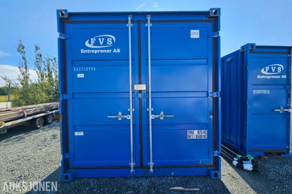 Containex 10 fots lagercontainer - elektrisk anlegg 230 V - varmeovn og lysarmatur - komplett hylleinnredning - DNV-GL typetestet