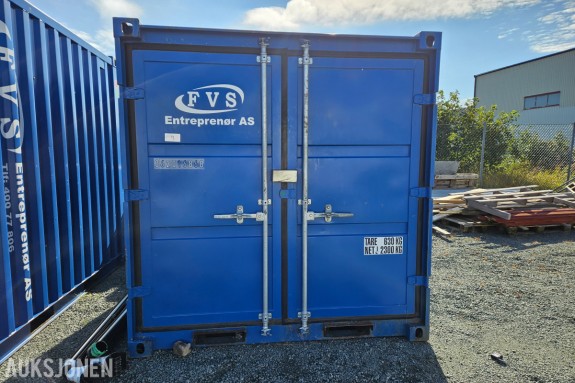 Container 10 fot med innhold - egenvekt 630 kg - nyttelast 2300 kg - reoler, festemateriell og håndverktøy