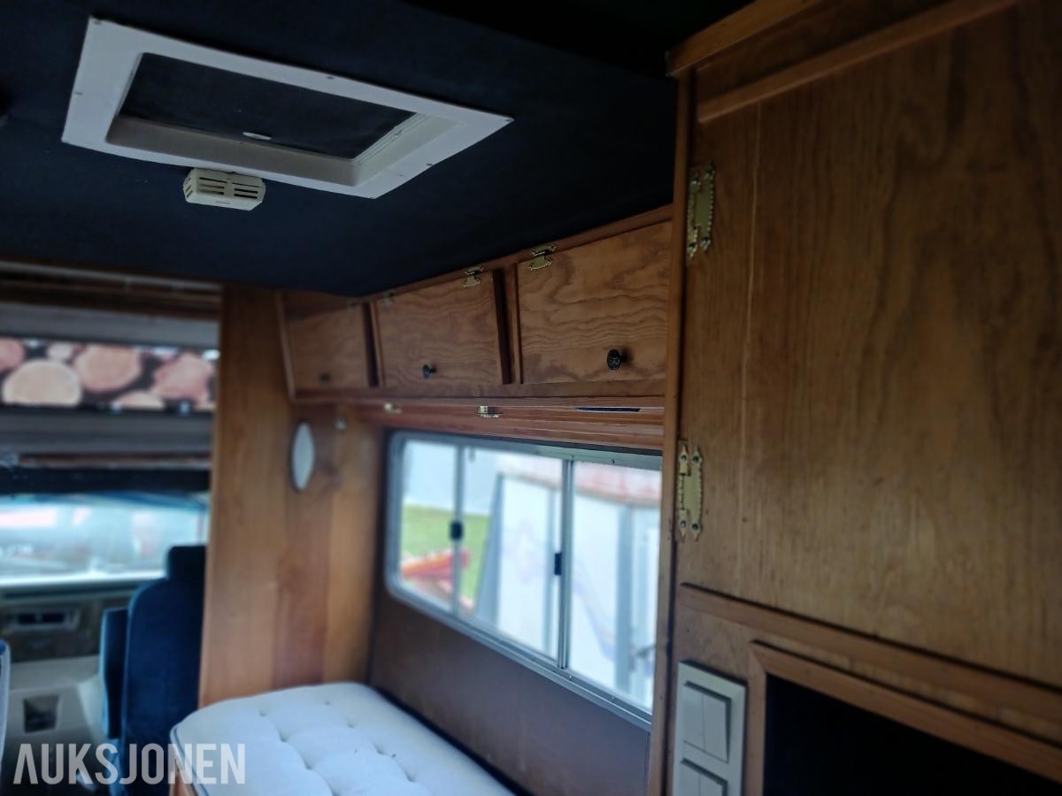 1977 Winnebago Campingbil V8
