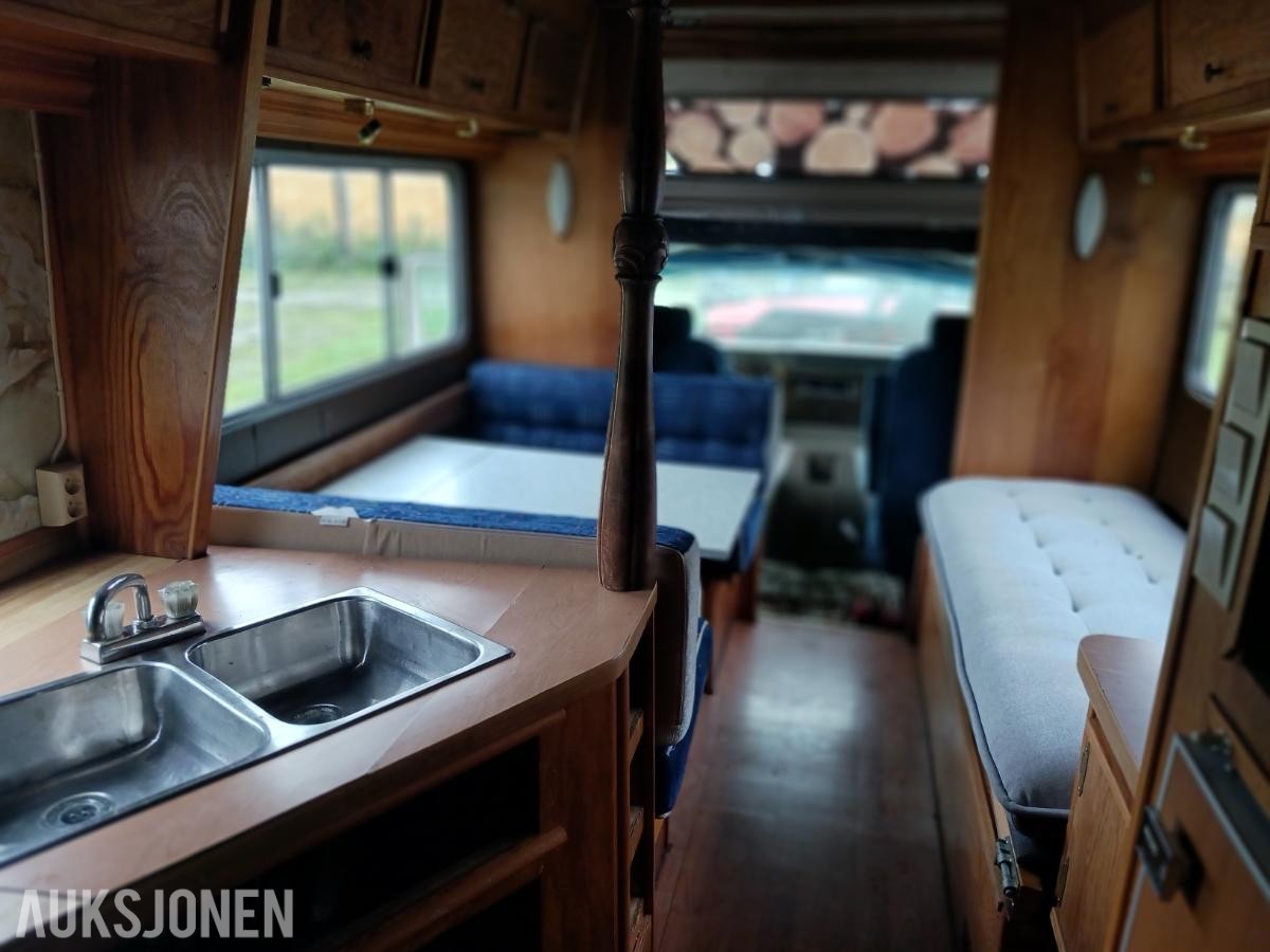 1977 Winnebago Campingbil V8