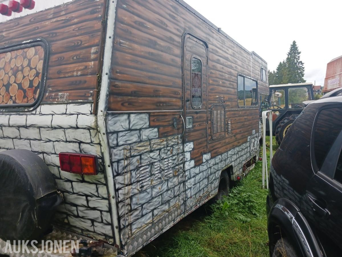 1977 Winnebago Campingbil V8