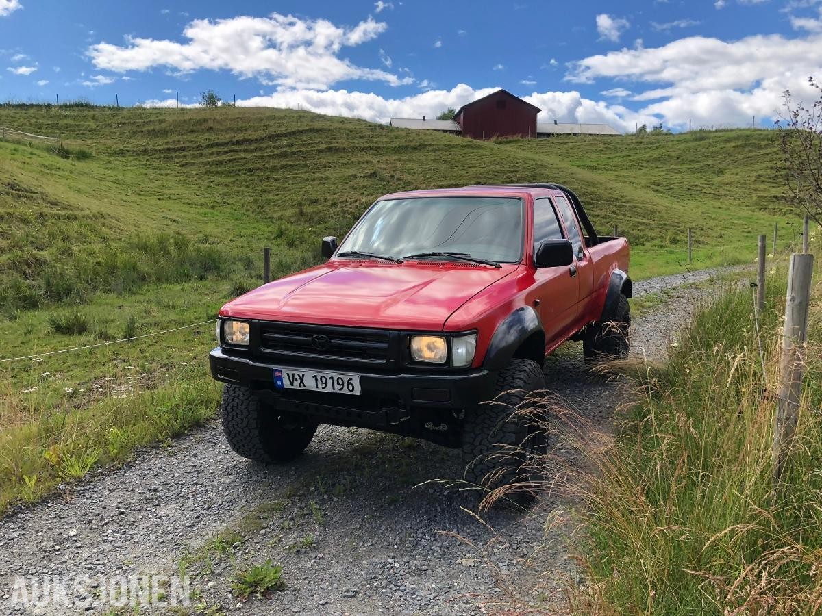 1992 Toyota HiLux 2.4 Diesel 83hk 4WD *INGEN MINSTEPRIS*