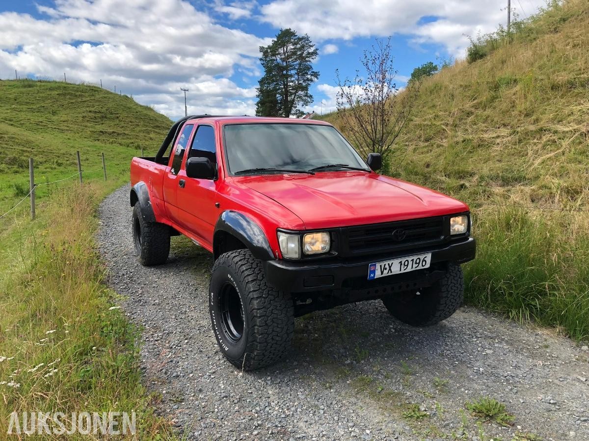 1992 Toyota HiLux 2.4 Diesel 83hk 4WD *INGEN MINSTEPRIS*