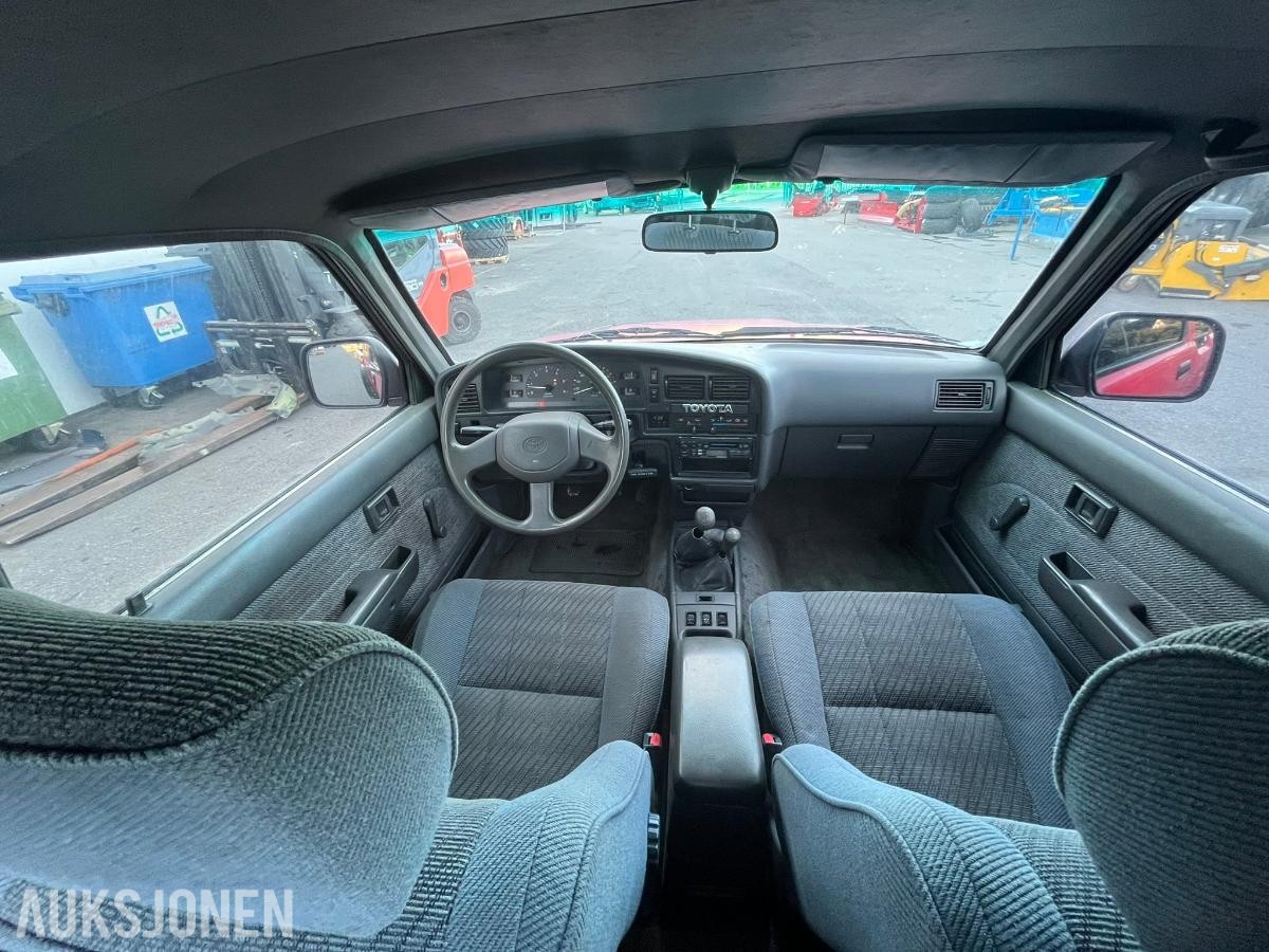 1992 Toyota HiLux 2.4 Diesel 83hk 4WD *INGEN MINSTEPRIS*